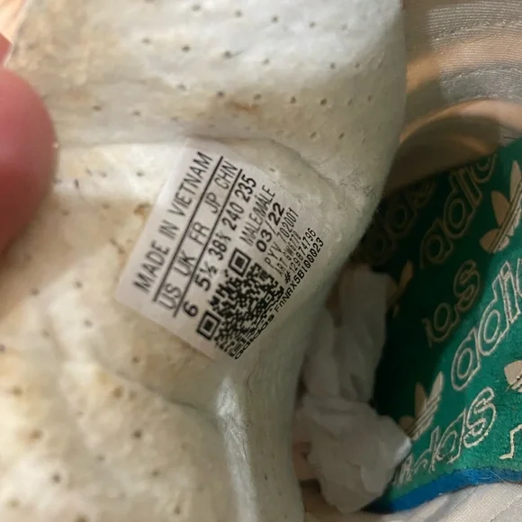 Adidas Retropy E5 Beige and Yellow Running Shoes - Picture 6 of 9